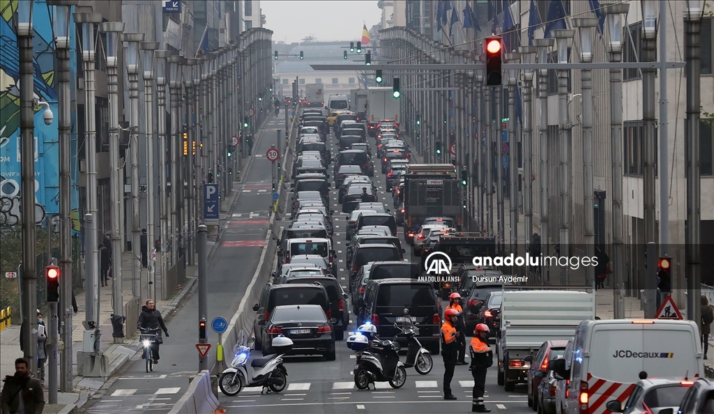 Uber sürücülerinden Brüksel’de protesto