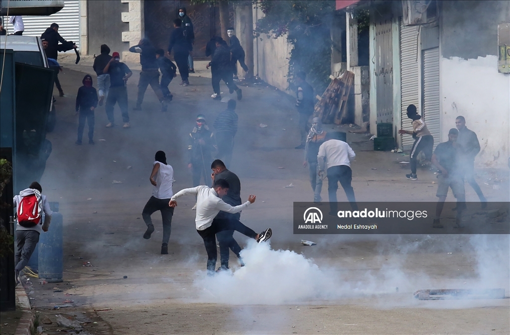 إصابة عشرات الفلسطينيين بمواجهات مع الجيش الإسرائيلي
