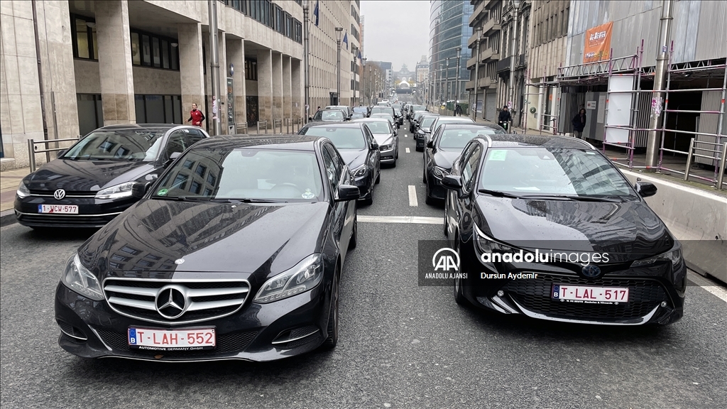 Uber sürücülerinden Brüksel’de protesto