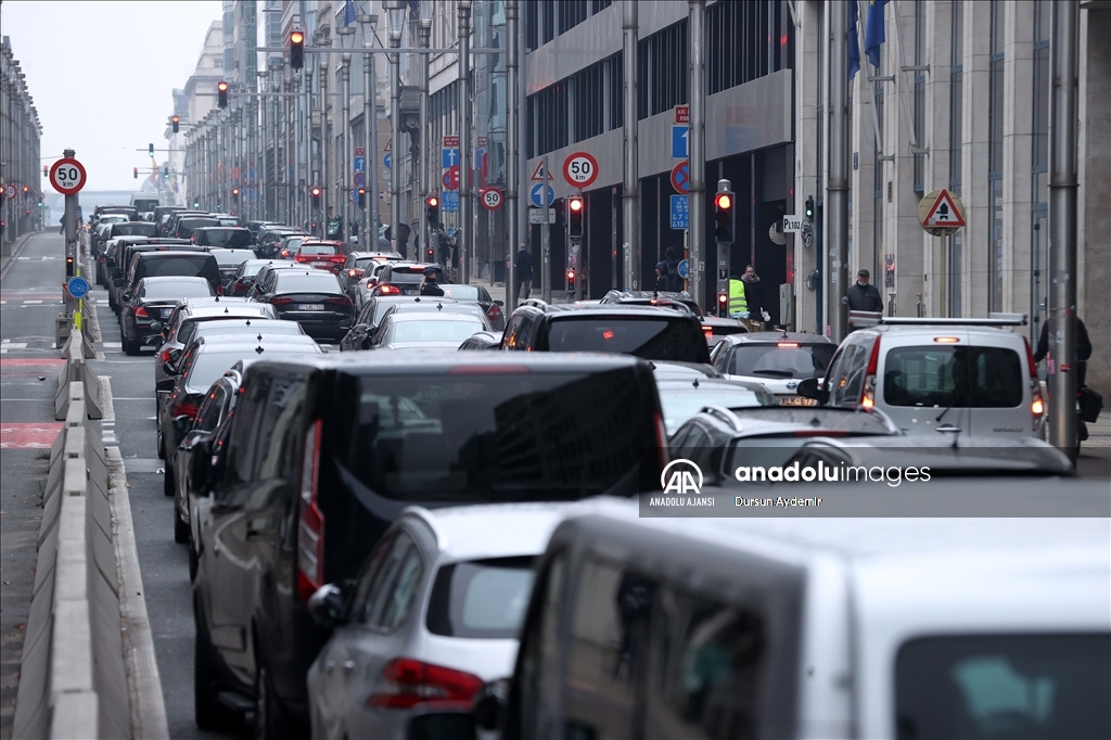Uber sürücülerinden Brüksel’de protesto