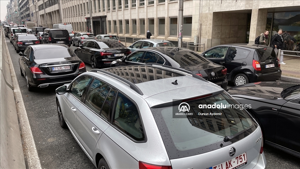 Uber sürücülerinden Brüksel’de protesto