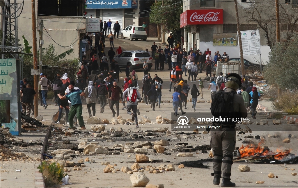 إصابة عشرات الفلسطينيين بمواجهات مع الجيش الإسرائيلي