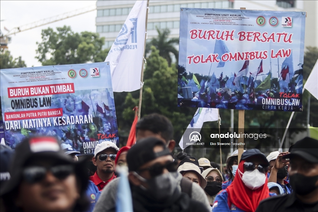 Buruh di Jakarta gelar aksi tuntut kenaikan upah mininum