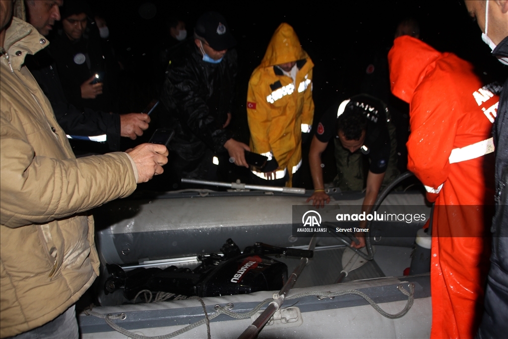 Antalya'da su taşkını nedeniyle odun deposunda mahsur kalan 14 işçi kurtarıldı
