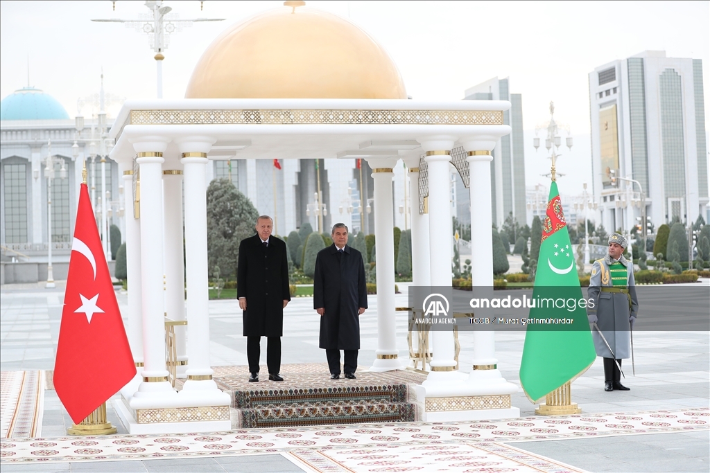 استقبال رسمی بردی‌محمدف از اردوغان در عشق‌آباد