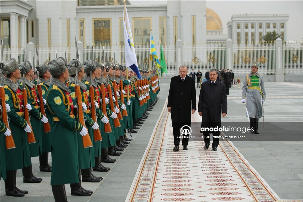 استقبال رسمی بردی‌محمدف از اردوغان در عشق‌آباد