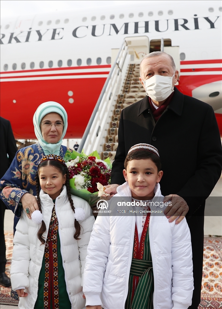 استقبال رسمی بردی‌محمدف از اردوغان در عشق‌آباد