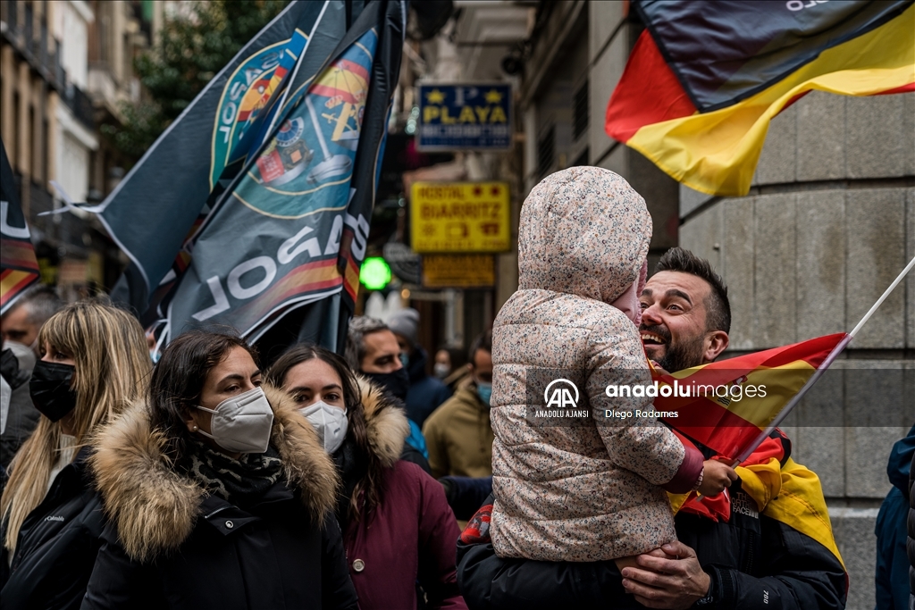 İspanya'da polis ve jandarma, hakları için gösteri düzenledi