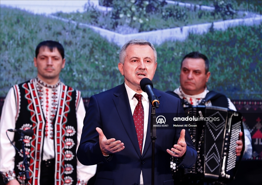 В Анкаре выступил гагаузский ансамбль песни и танца «Кадынжа»