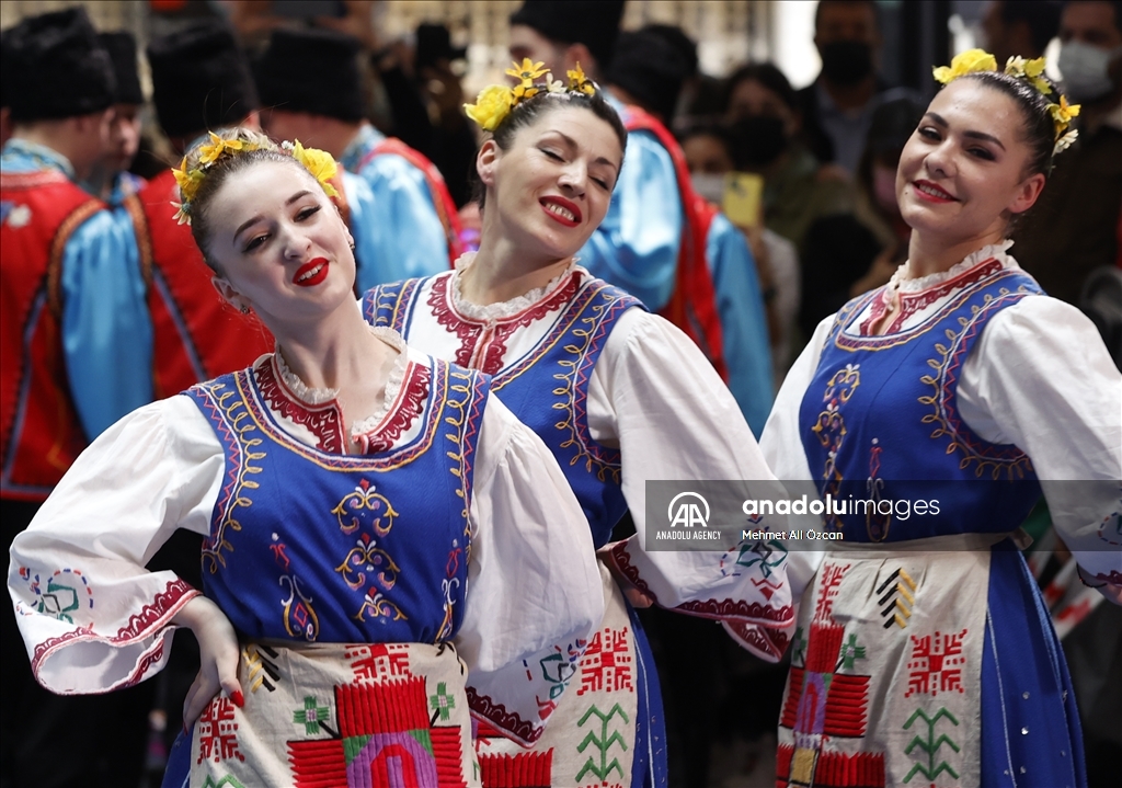 В Анкаре выступил гагаузский ансамбль песни и танца «Кадынжа»