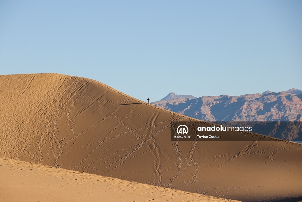 Imágenes de dunas planas de mesquite en el Death Valley, California
