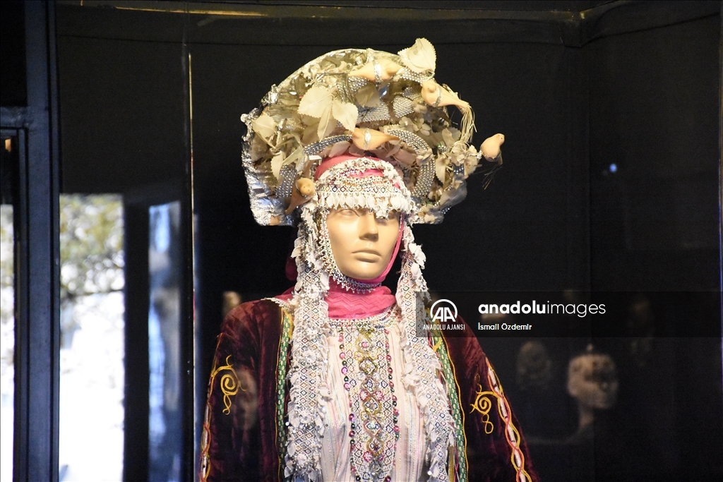 Baba mirası müzedeki Osmanlı giysi ve takılarını geleceğe taşıyor