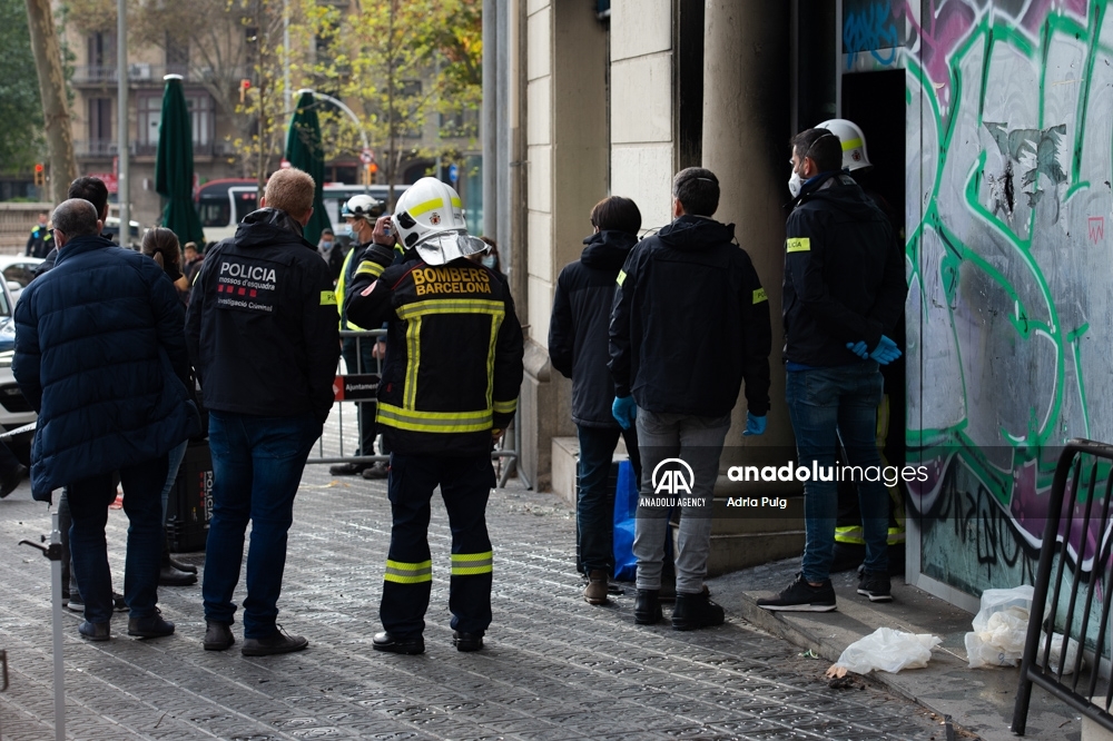Incendio en un edificio de Barcelona causa la muerte a cuatro personas de una misma familia