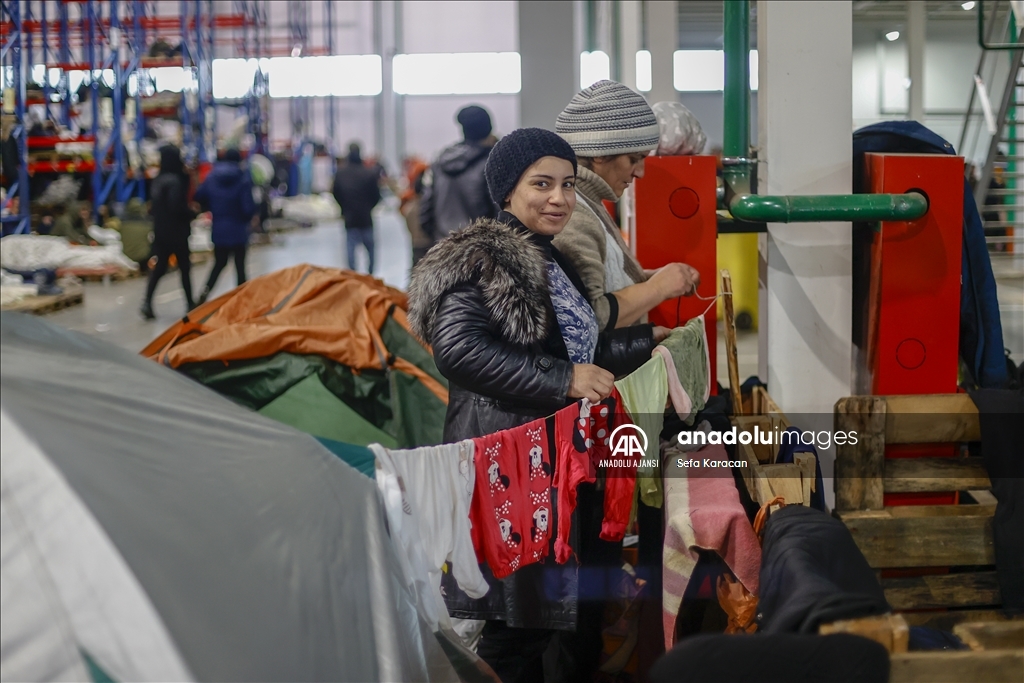 Avrupa’ya göçün en küçük yolcusu Vida, Belarus-Polonya sınırında bekleyişte
