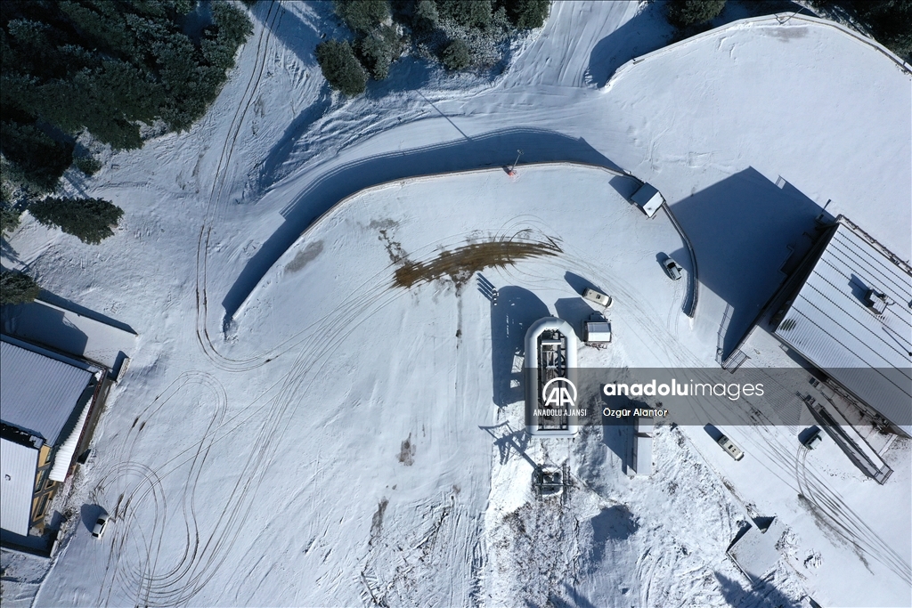 Ilgaz 2-Yurduntepe Kayak Merkezi'nde kar yağışı sevindirdi