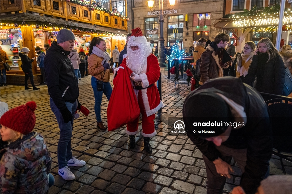 Wroclaw christmas market operates as covid infections rage in Poland