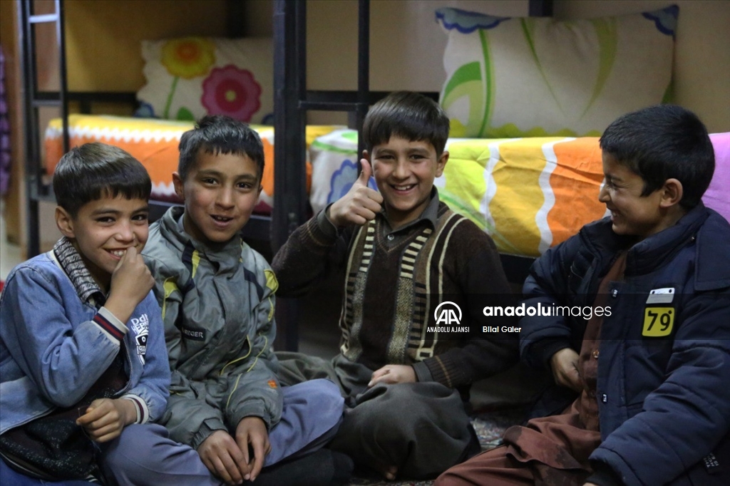 Afganistan yetimhanelerindeki çocuklar gıda krizi nedeniyle aç yatıyor