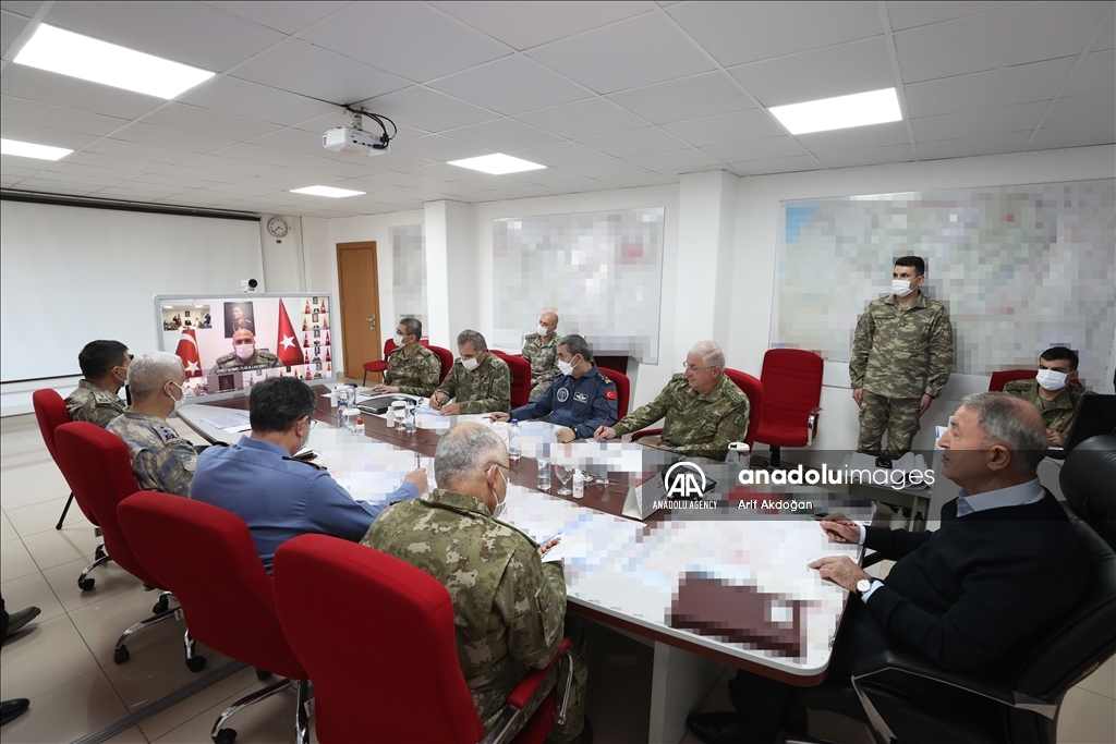 بازدید آکار از مقر فرماندهی نیروهای مسلح ترکیه در مرز با سوریه