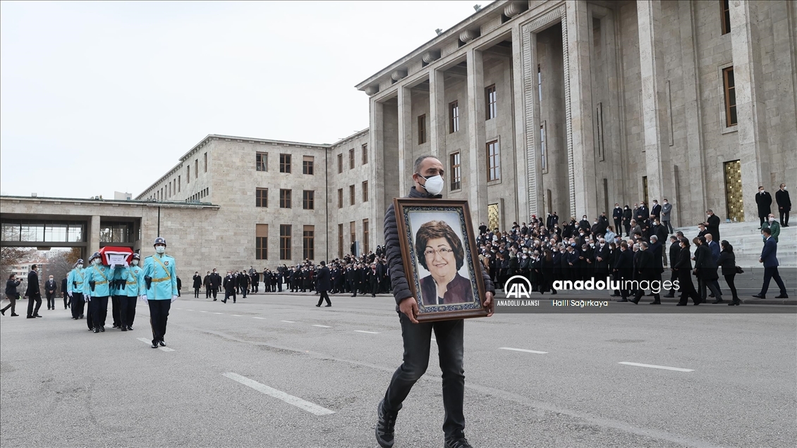Eski Turizm ve devlet bakanlarından Akşit için Meclis'te cenaze töreni düzenlendi