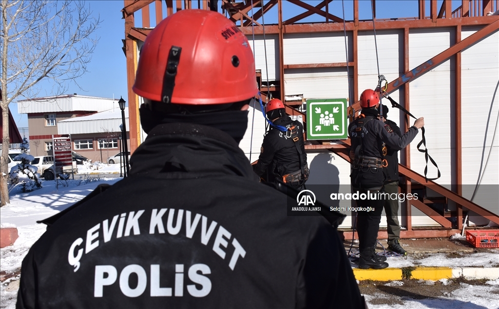 Erzurum'da arama kurtarma eğitimi alan polisler afetlerin "çevik kuvvet"i olacak