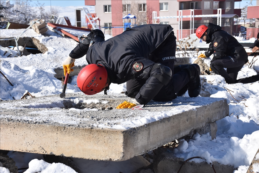 Erzurum'da arama kurtarma eğitimi alan polisler afetlerin "çevik kuvvet"i olacak