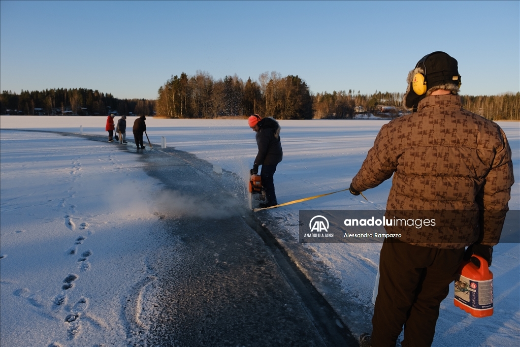 Finlandiyalı mucit Kirmusjarvi Gölü’nde dünyanın en büyük dönen buz kütlesini yaptı