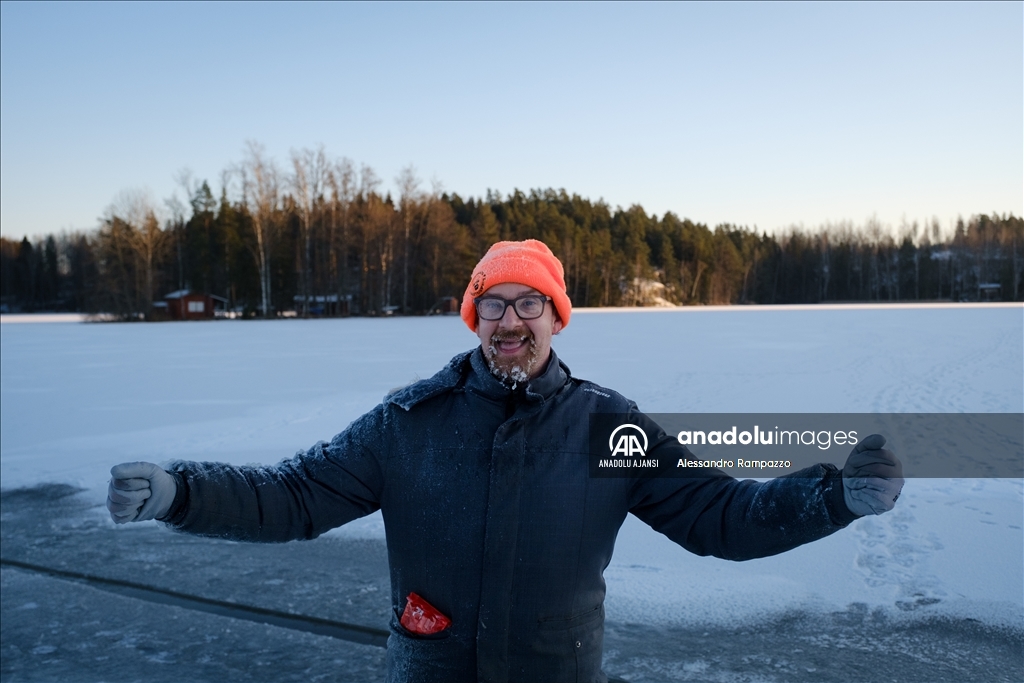Finlandiyalı mucit Kirmusjarvi Gölü’nde dünyanın en büyük dönen buz kütlesini yaptı