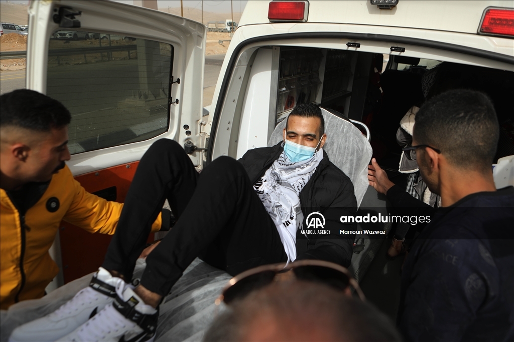 استقبال حاشد لأسير فلسطيني أضرب 131 يوما في سجون إسرائيل