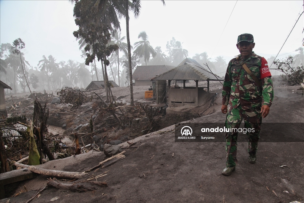 Endonezya'da Semeru Yanardağı'ndaki patlamada ölü sayısı 13'e çıktı