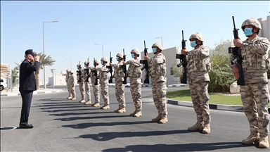Akar, Katar'da görevli Mehmetçik ile bir araya geldi