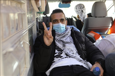 استقبال حاشد لأسير فلسطيني أضرب 131 يوما في سجون إسرائيل