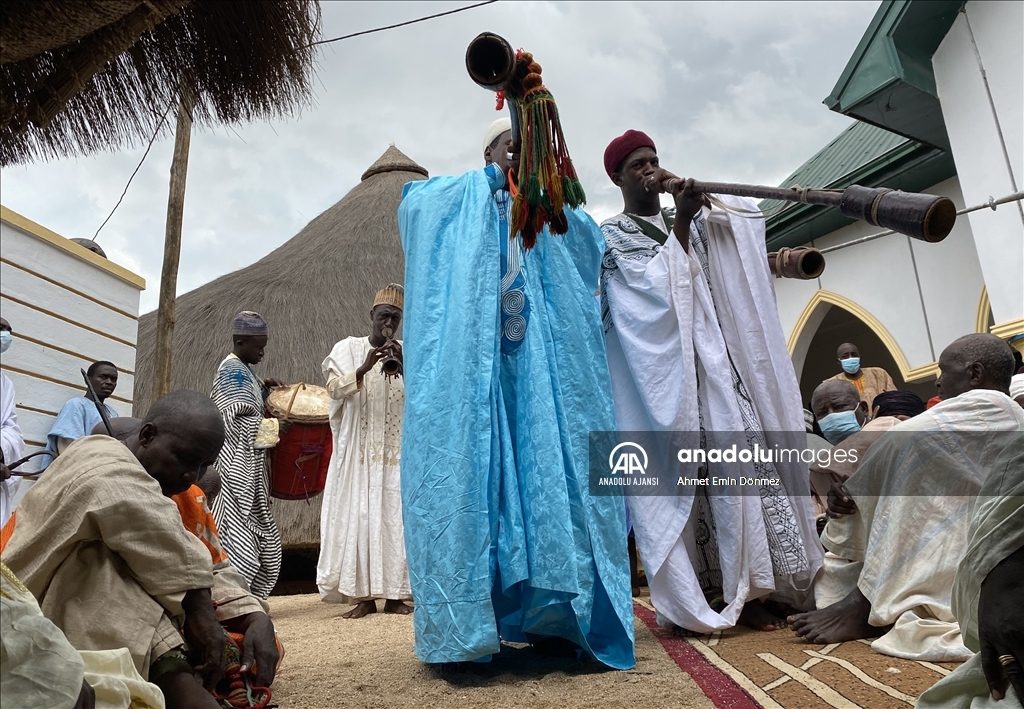 Kamerun'da sadece krallar ve sultanlar için çalınan geleneksel enstrüman: "Kakaki"