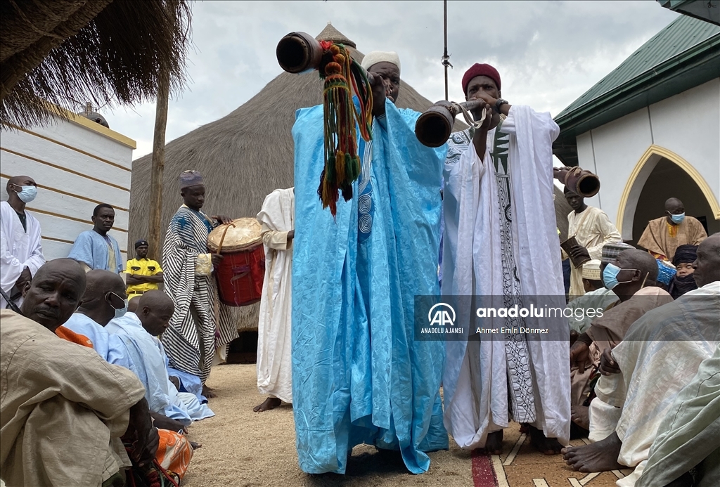 Kamerun'da sadece krallar ve sultanlar için çalınan geleneksel enstrüman: "Kakaki"