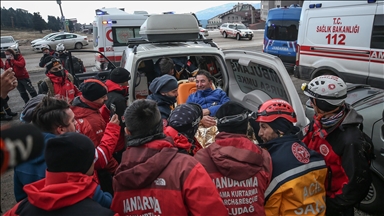 Uludağ'da zirveye doğru yürüyüşe çıkarken mahsur kalan 3 kişiye ulaşıldı