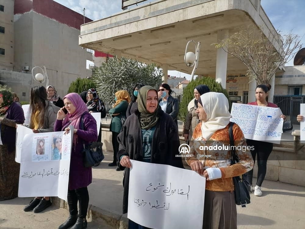 سوريا .. وقفة احتجاجية لأمهات قاصرات اختطفهن "ي ب ك" الإرهابي