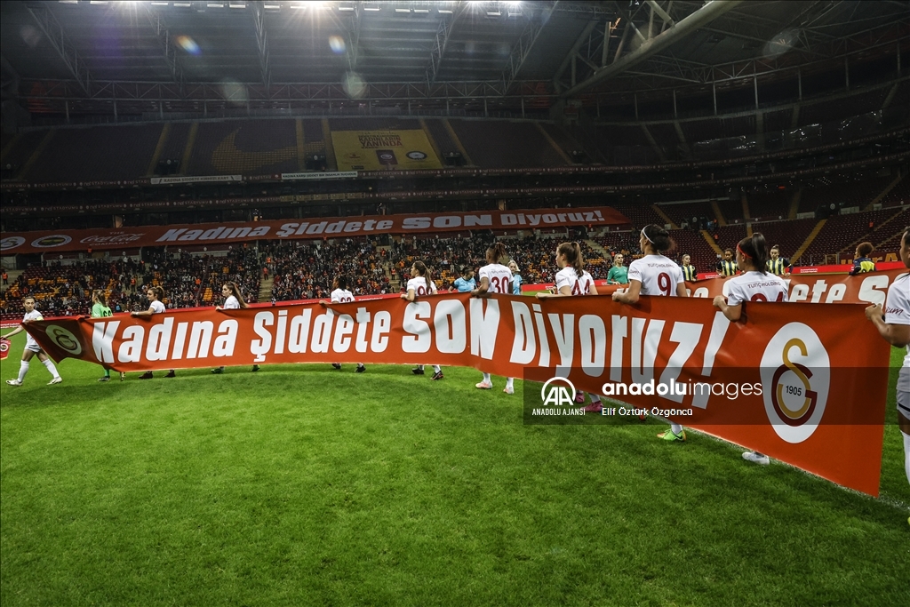 Galatasaray ve Fenerbahçe Kadın Futbol Takımları karşılaştı