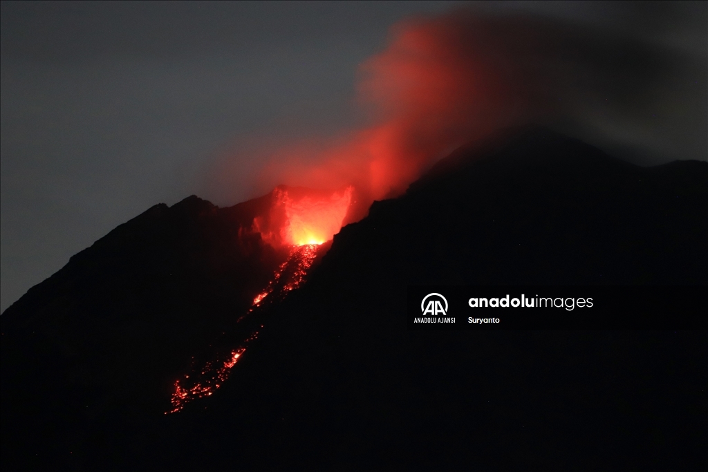 Semeru Yanardağı'nda volkanik hareketlilik devam ediyor 