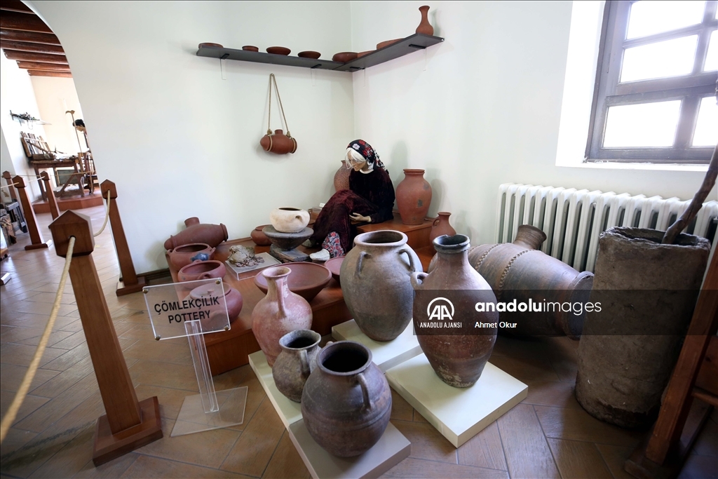 Bitlis'in tarihine ışık tutan eserler müzeye dönüştürülen tarihi binada sergileniyor