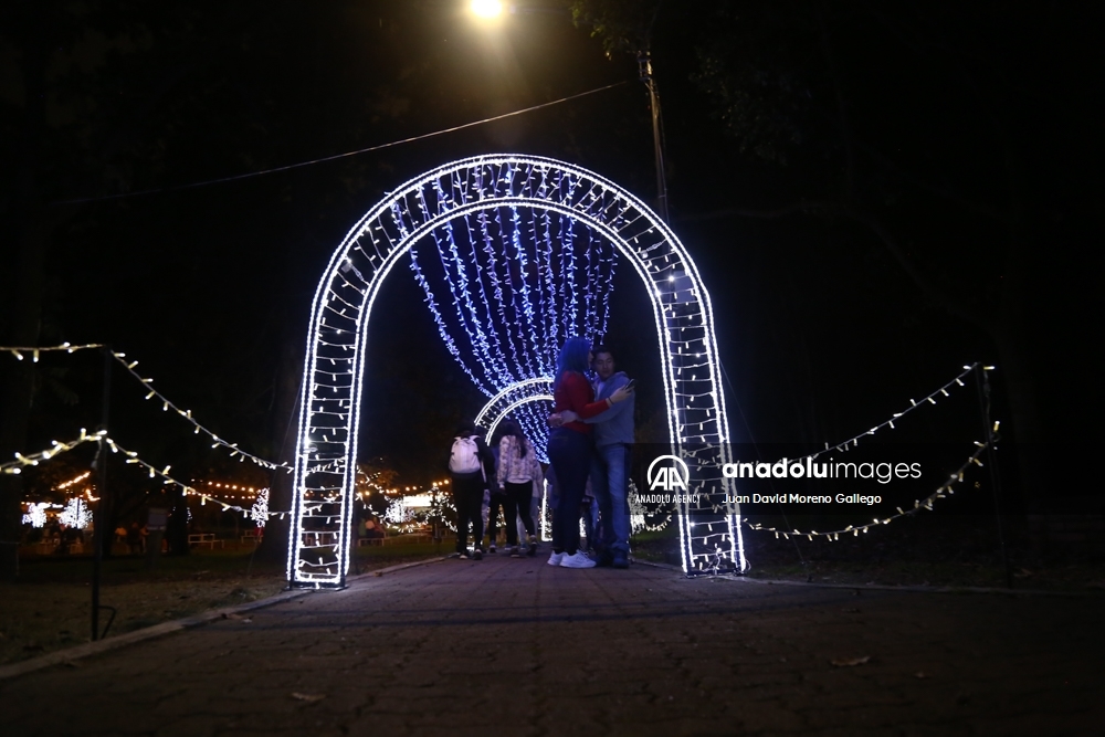 El Jardín Botánico de Bogotá se viste con luces navideñas para los visitantes