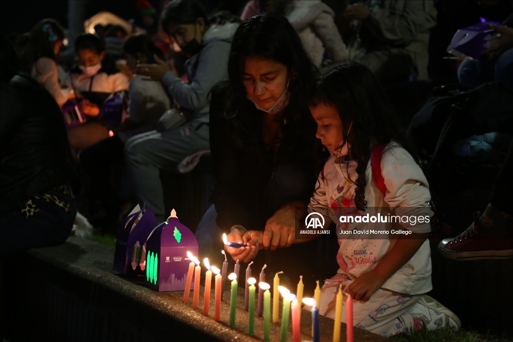 Kolombiya'da "Mum Günü" kutlandı