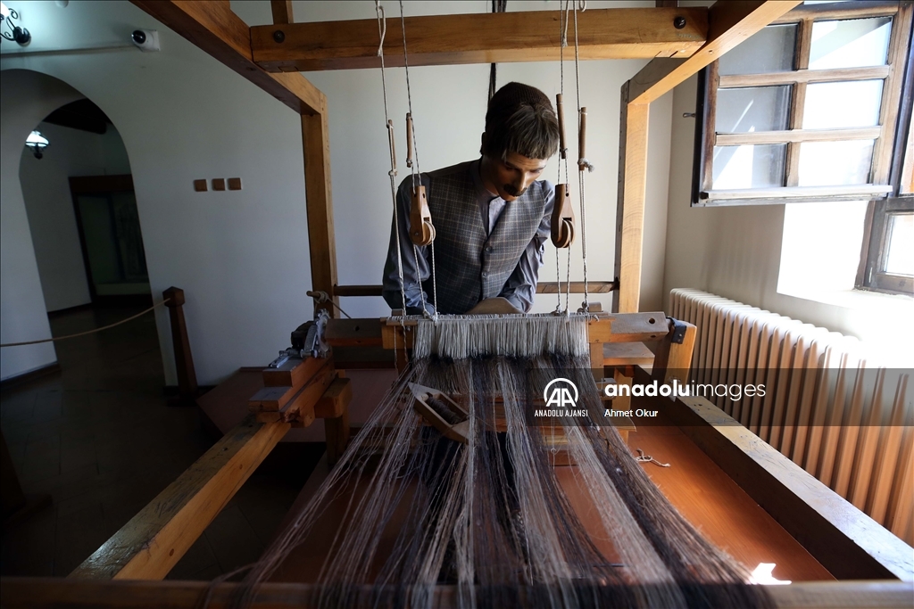 Bitlis'in tarihine ışık tutan eserler müzeye dönüştürülen tarihi binada sergileniyor
