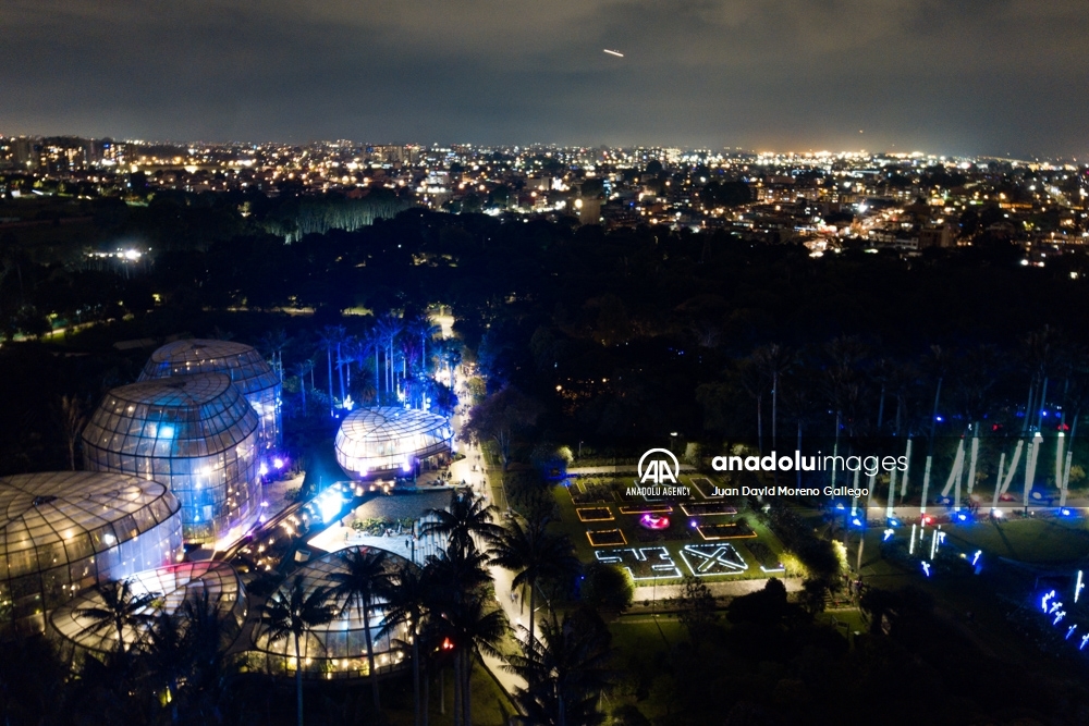 El Jardín Botánico de Bogotá se viste con luces navideñas para los visitantes