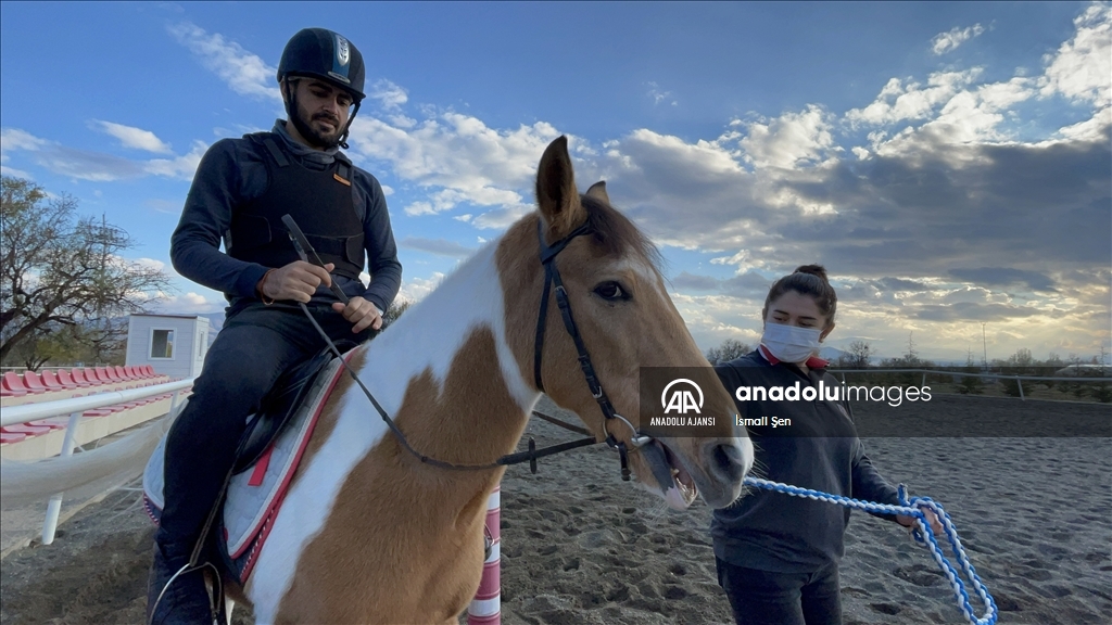 Türkiye Jokey Kulübü Atla Terapi Merkezinin duvarları engelliler için tuvale dönüştü