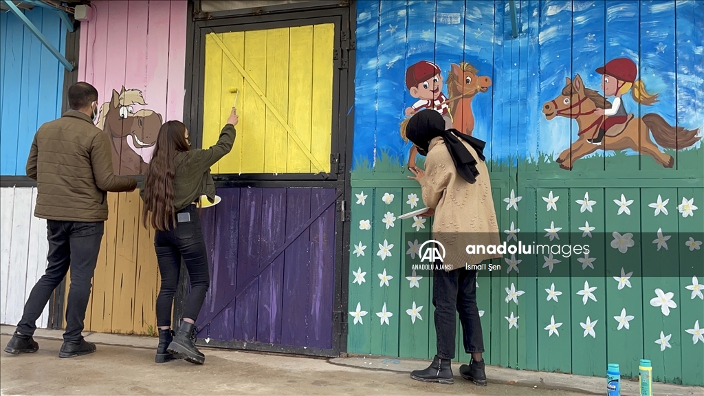 Türkiye Jokey Kulübü Atla Terapi Merkezinin duvarları engelliler için tuvale dönüştü
