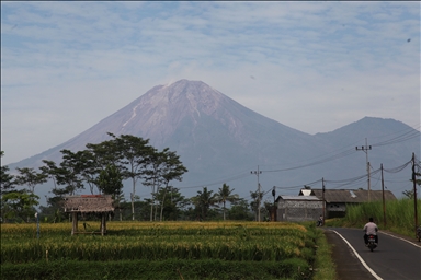 Pasca erupsi, Gunung Semeru masih semburkan asap vulkanik