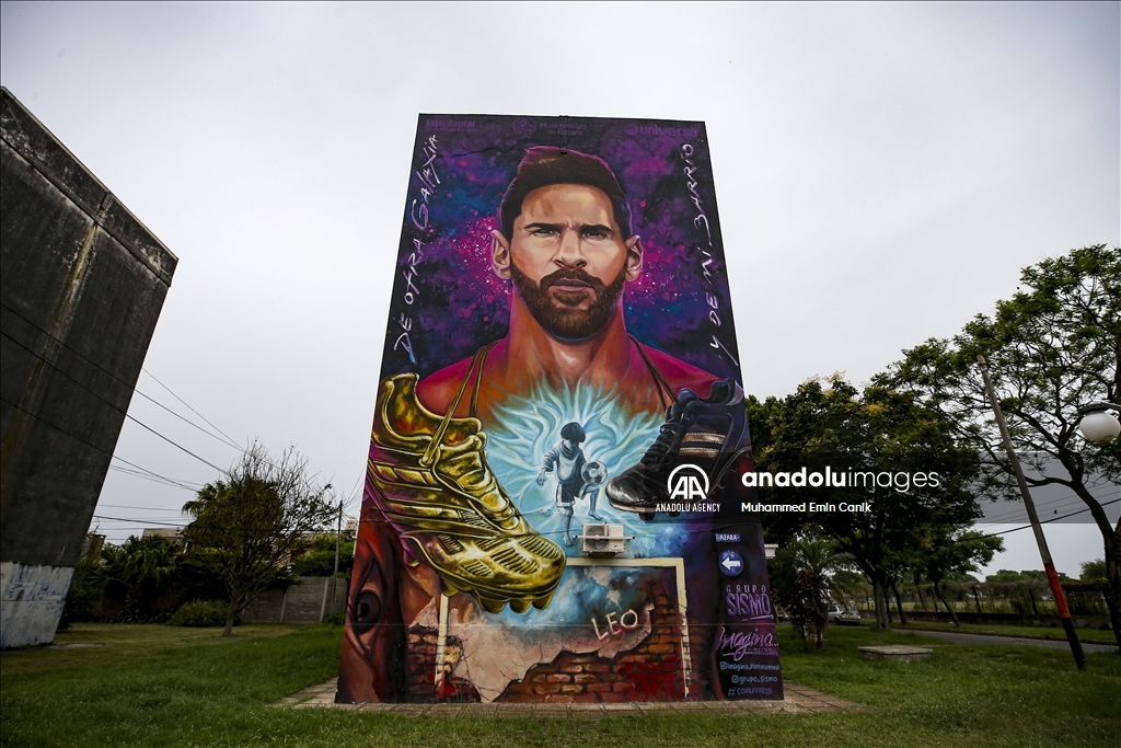 روساريو الأرجنتينية تحتفي بـ"ميسي" عبر رسوم جدارية