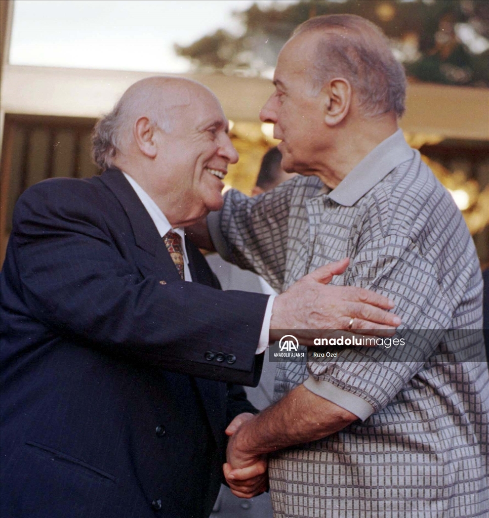 Azerbaycan'ın "Umummilli Lideri" Haydar Aliyev vefatının 18. yılında anılıyor