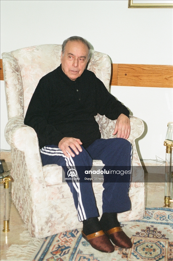 Azerbaycan'ın "Umummilli Lideri" Haydar Aliyev vefatının 18. yılında anılıyor