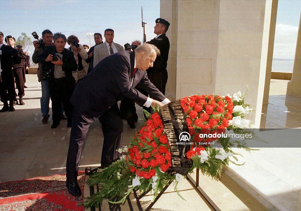 Azerbaycan'ın "Umummilli Lideri" Haydar Aliyev vefatının 18. yılında anılıyor