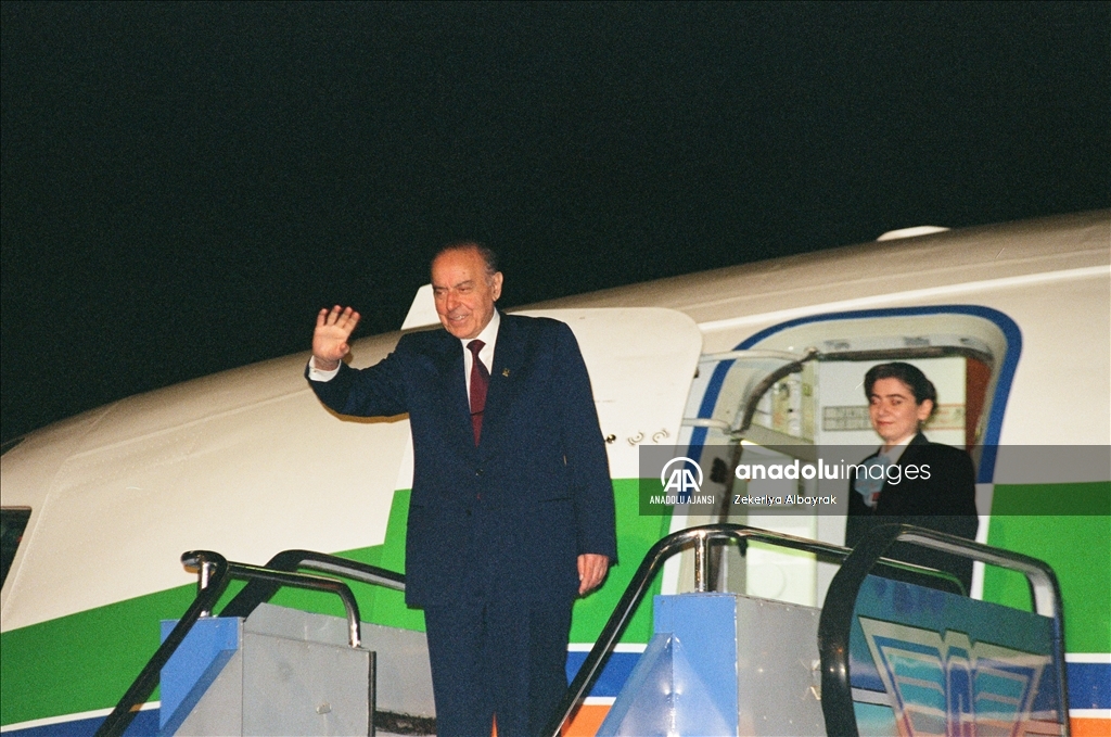 Azerbaycan'ın "Umummilli Lideri" Haydar Aliyev vefatının 18. yılında anılıyor